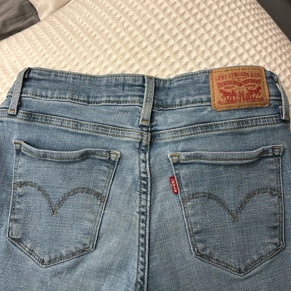 Levi’s Women’s 711 Skinny Jeans Size 26 - Picture 2 of 5